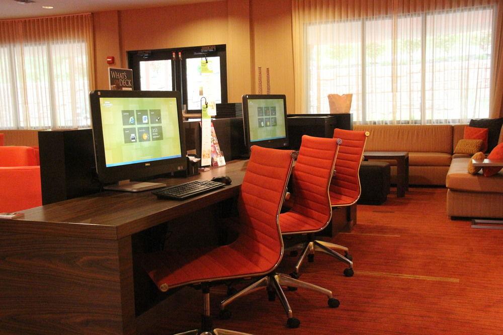 Отель Courtyard By Marriott Онеонта Экстерьер фото