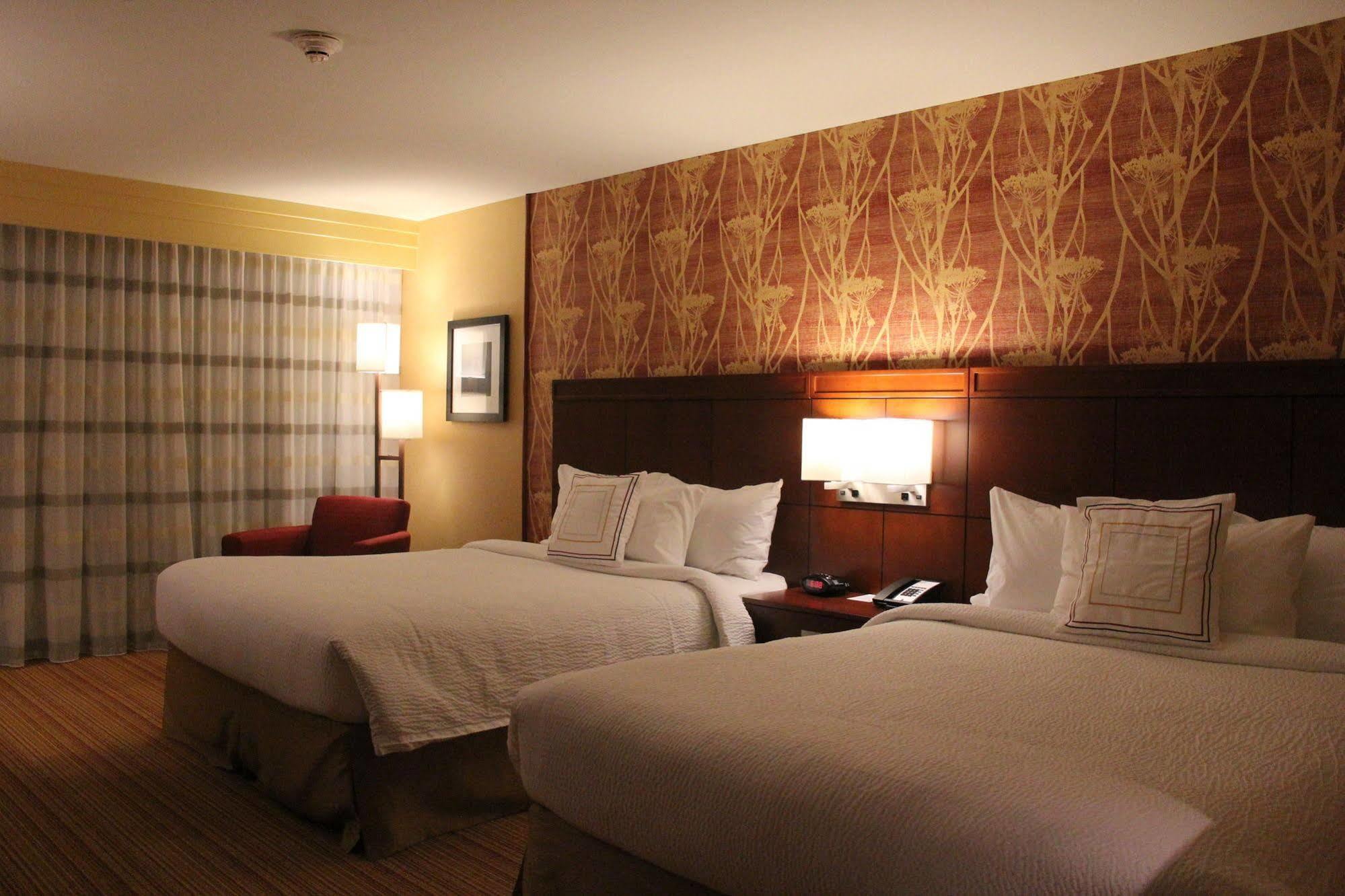 Отель Courtyard By Marriott Онеонта Экстерьер фото